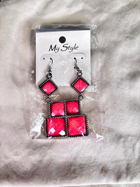 My Style Geometric Pink Drop Earrings NWT